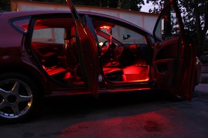 установка светодиодной подсветки салона автомобиля в Сургуте